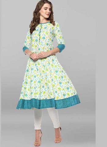 Grab These Beautiful Looking Readymade Long Kurti.These Kurti is Fabricated On Cotton.Its Beautified With Designer Printed.