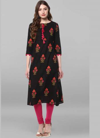 Grab These Beautiful Looking Readymade Long Kurti.These Kurti is Fabricated On Cotton.Its Beautified With Designer Printed.