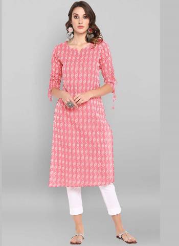 Grab These Beautiful Looking Readymade Long Kurti.These Kurti is Fabricated On Cotton.Its Beautified With Wevon Designer.