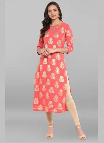 Grab These Beautiful Looking Readymade Long Kurti.These Kurti is Fabricated On Poly Crepe.Its Beautified With Designer Printed.