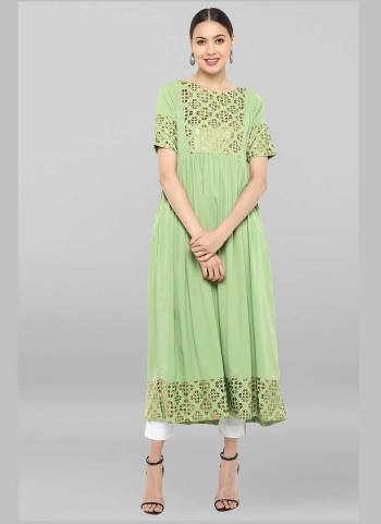 Grab These Beautiful Looking Readymade Long Kurti.These Kurti is Fabricated On Poly Crepe.Its Beautified With Designer Printed.