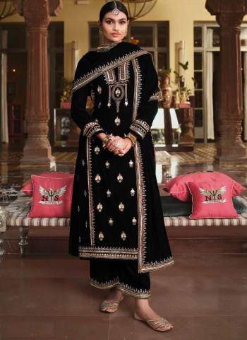 Attrective These Plazzo Suit in Fine Colored Pair With Bottom And Dupatta.These Top And Bottom Are Velvet And Pair With Velvet Dupatta.Its Beautified With Heavy Designer Embroidery Work.