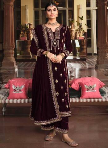 Attrective These Plazzo Suit in Fine Colored Pair With Bottom And Dupatta.These Top And Bottom Are Velvet And Pair With Velvet Dupatta.Its Beautified With Heavy Designer Embroidery Work.