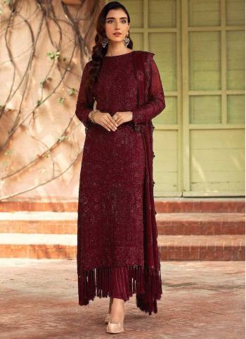 Attrective These Designer Suit in Fine Colored Pair With Bottom And Dupatta.These Top Are Faux Georgette And Dupatta Are Fabricated On Nazneen Pair With Santoon Bottom.Its Beautified With Santoon Inner.Its Beautified With Heavy Designer Embroidery Work.