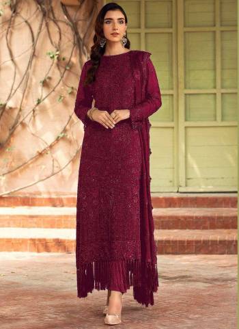 Attrective These Designer Suit in Fine Colored Pair With Bottom And Dupatta.These Top Are Faux Georgette And Dupatta Are Fabricated On Nazneen Pair With Santoon Bottom.Its Beautified With Santoon Inner.Its Beautified With Heavy Designer Embroidery Work.