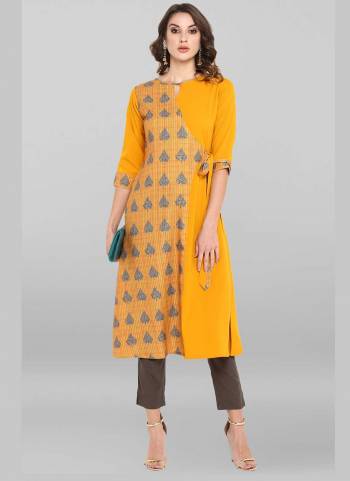 Grab These Beautiful Looking Readymade Long Kurti.These Kurti is Fabricated On Poly Crepe.Its Beautified With Designer Printed.