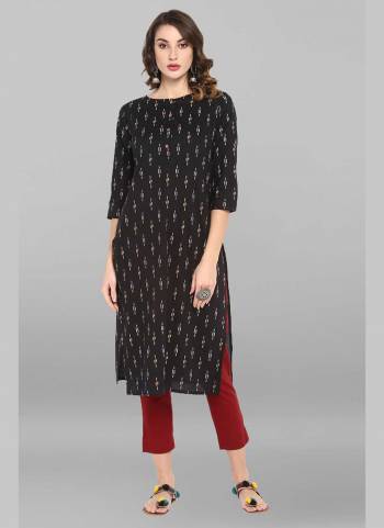 Grab These Beautiful Looking Readymade Long Kurti.These Kurti is Fabricated On Cotton.Its Beautified With Designer Ikkat Printed.