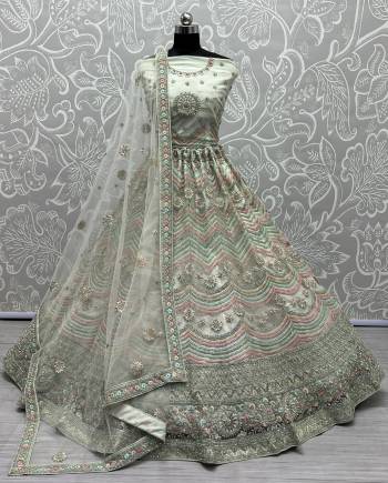 For A Designer Look,Grab These Lehenga Choli in Fine Colored.These Lehenga Choli Are Bridal Net And Dupatta Are Fabricated On Soft Net Pair.Its Beautified With Fancy Designer Multy Thread,Jari Embroidery Work.