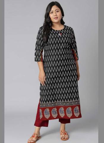 Grab These Beautiful Looking Readymade Plus Size Long Kurti.These Kurti is Fabricated On Cotton.Its Beautified With Designer Ikkat Printed.