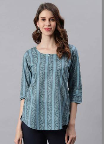 Grab These Beautiful Looking Readymade Short Kurti.These Kurti is Fabricated On Cotton.Its Beautified With Designer Floral Printed.