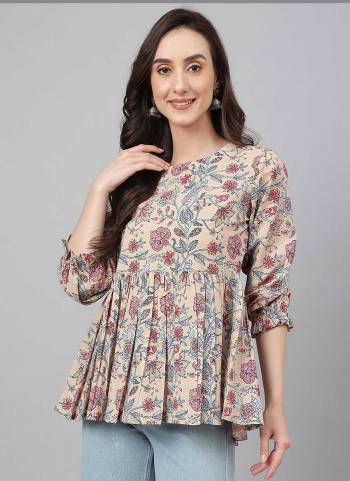 Grab These Beautiful Looking Readymade Short Kurti.These Kurti is Fabricated On Cotton.Its Beautified With Designer Floral Printed.