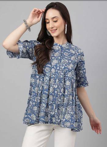 Grab These Beautiful Looking Readymade Short Kurti.These Kurti is Fabricated On Cotton.Its Beautified With Designer Floral Printed.