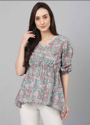 Grab These Beautiful Looking Readymade Short Kurti.These Kurti is Fabricated On Cotton.Its Beautified With Designer Floral Printed.