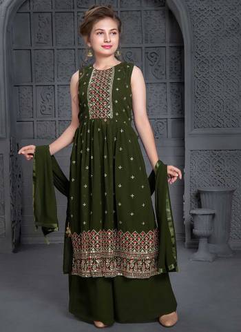 For A Designer Look,Grab These Kidswear Readymade Sharara Suits in Fine Colored.These Top And Bottom Are Fabricated On Georgette Pair With Georgette Dupatta.Its Beautified With Designer Embroidery Work.