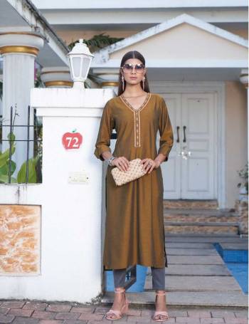 Grab These Beautiful Looking Readymade Kurti.These Kurti is Fabricated On Poly Viscose.Its Beautified With Designer Neck Embroidery Work.