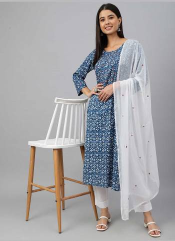 Grab These Beautiful Looking Readymade Suits.These Top And Bottom is Fabricated On Cotton And Chiffon Dupatta.Its Beautified With Designer Printed.