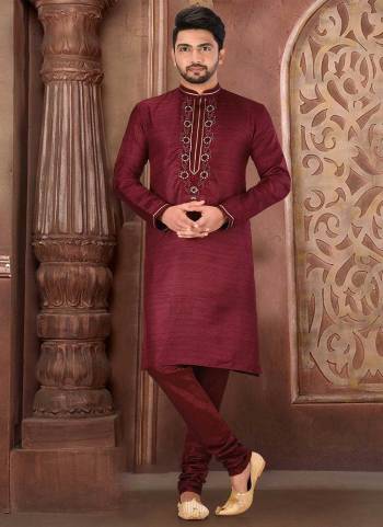 For A Festive Wear,Grab These Readymade Kurta With Chudidar Payjama Pair in Fine Colored.These Kurta Are Royal Silk Mulbury And Chudidar Are Fabricated on Dupion Silk Pair.Its Beautified With Jardosi And Machine Hand Work .