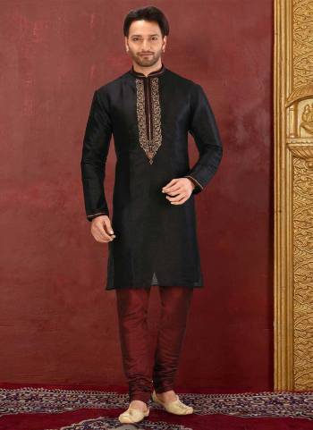 For A Festive Wear,Grab These Readymade Kurta With Chudidar Payjama Pair in Fine Colored.These Kurta Are Royal Silk Mulbury And Chudidar Are Fabricated on Art Silk Pair.Its Beautified With Jardosi And Machine Hand Work .