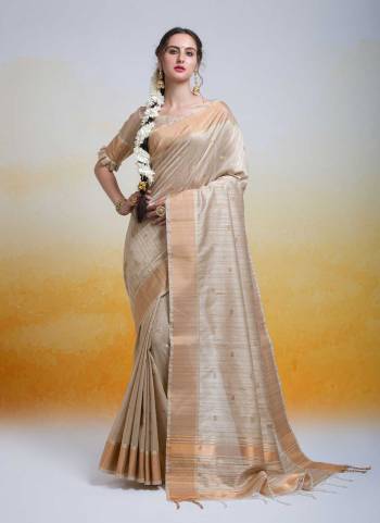 Garb These Festive Wear Saree in Fine Colored.These Saree And Blouse is Fabricated On Tussar Silk.Its Beautified With Weavon Butti Designer.