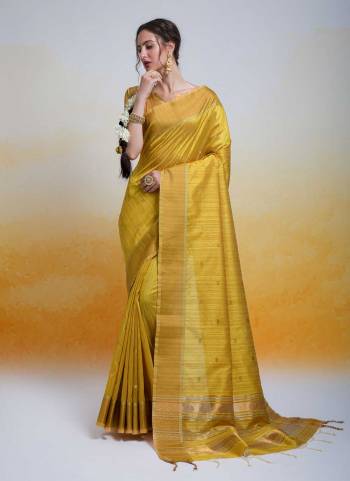 Garb These Festive Wear Saree in Fine Colored.These Saree And Blouse is Fabricated On Tussar Silk.Its Beautified With Weavon Butti Designer.