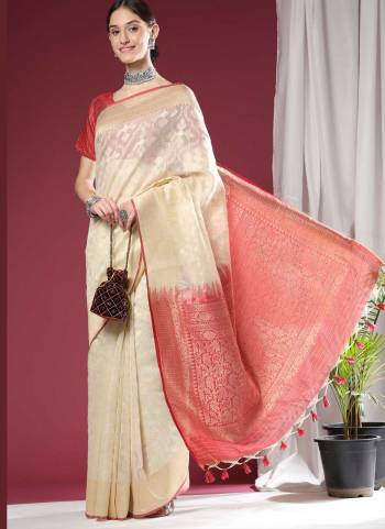 Garb These Party Wear Saree in Fine Colored.These Saree And Blouse is Fabricated On Organza Silk.Its Beautified With Weavon Designer.