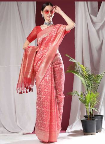 Garb These Party Wear Saree in Fine Colored.These Saree And Blouse is Fabricated On Organza Silk.Its Beautified With Weavon Designer.