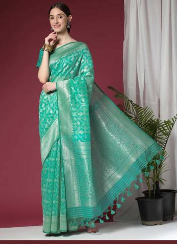 Garb These Party Wear Saree in Fine Colored.These Saree And Blouse is Fabricated On Organza Silk.Its Beautified With Weavon Designer.