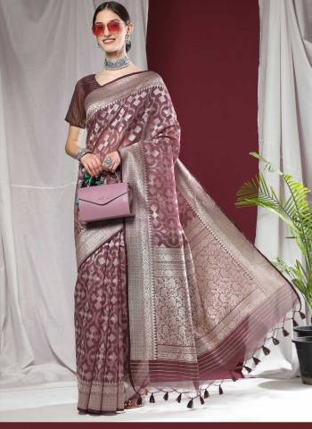 Garb These Party Wear Saree in Fine Colored.These Saree And Blouse is Fabricated On Organza Silk.Its Beautified With Weavon Designer.