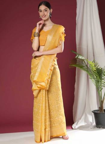 Garb These Party Wear Saree in Fine Colored.These Saree And Blouse is Fabricated On Organza Silk.Its Beautified With Weavon Designer.