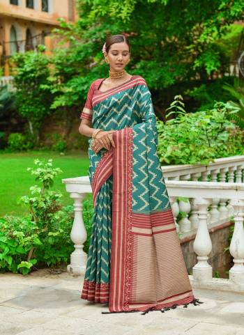 Garb These Party Wear Saree in Fine Colored.These Saree And Blouse is Fabricated On Raw Silk Two Tone.Its Beautified With Contrast Weavon Designer.