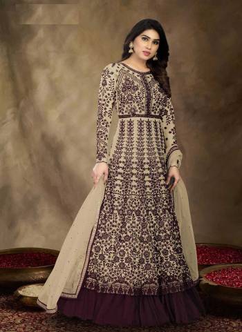 Attrective These Anarkali Suit in Fine Colored Pair With Bottom And Dupatta.These Top And Dupatta Are Fabricated On Net Pair With Santoon Bottom.Its Beautified With Santoon Inner.Its Beautified With Heavy Designer Multy Thread Embroidery Work.