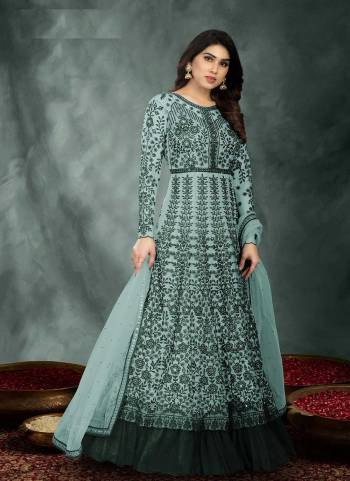 Attrective These Anarkali Suit in Fine Colored Pair With Bottom And Dupatta.These Top And Dupatta Are Fabricated On Net Pair With Santoon Bottom.Its Beautified With Santoon Inner.Its Beautified With Heavy Designer Multy Thread Embroidery Work.