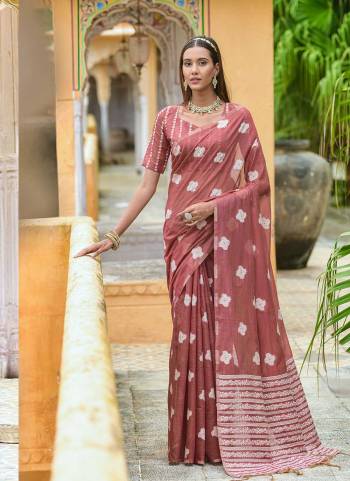 Attrective These Party Wear Saree in Fine Dusty Colored.These Saree And Blouse is Fabricated On Lukhnawi Cotton.Its Beautified With Lukhnawi Weavon Designer.