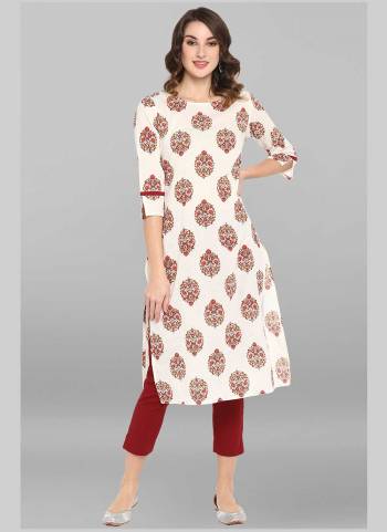 Grab These Beautiful Looking Readymade Long Kurti.These Kurti is Fabricated On Cotton.Its Beautified With Designer Printed.