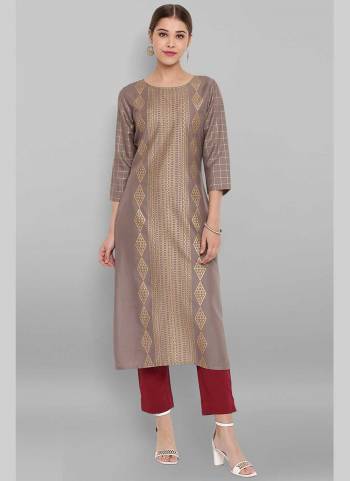 Grab These Beautiful Looking Readymade Long Kurti.These Kurti is Fabricated On Rayon.Its Beautified With Designer Ethnic Motifs Printed.