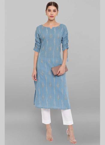 Grab These Beautiful Looking Readymade Long Kurti.These Kurti is Fabricated On Cotton.Its Beautified With Designer Ethnic Motifs Printed.