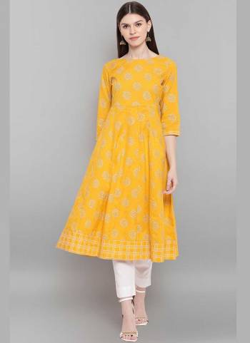 Grab These Beautiful Looking Readymade Long Kurti.These Kurti is Fabricated On Cotton.Its Beautified With Designer Floral Printed.