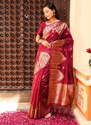 Attrective These Festive Wear Saree in Fine Colored.These Saree And Blouse is Fabricated On Tussar Silk.Its Beautified With Weavon Jamdani Designer.