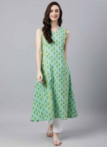 Looking These Beautiful Looking Readymade Long Kurti.These Kurti is Fabricated On Cotton.Its Beautified With Designer Printed.