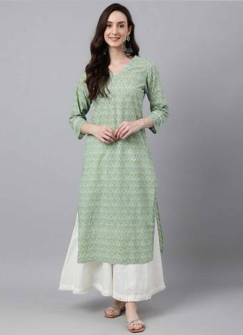 Looking These Beautiful Looking Readymade Long Kurti.These Kurti is Fabricated On Cotton.Its Beautified With Designer Printed.