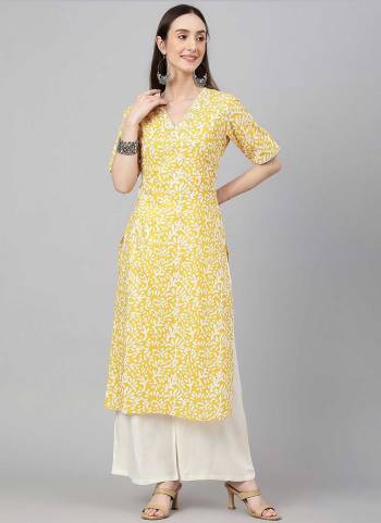 Looking These Beautiful Looking Readymade Long Kurti.These Kurti is Fabricated On Cotton.Its Beautified With Designer Printed.