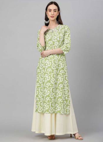 Looking These Beautiful Looking Readymade Long Kurti.These Kurti is Fabricated On Cotton.Its Beautified With Designer Printed.