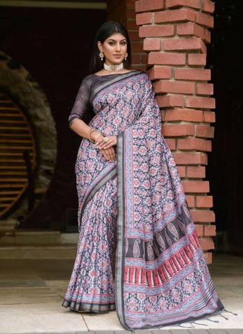 Attrective These Festive Wear Saree in Fine Colored.These Saree And Blouse is Fabricated On Tussar Silk.Its Beautified With Weavon Jari Border With Designer Printed.