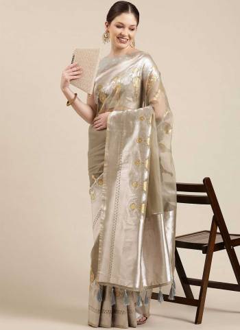 Grab These Party Wear Saree in Fine Colored.These Saree Are Organza And Blouse is Fabricated On Satin Silk.Its Beautified With Weavon Jari Designer Work.