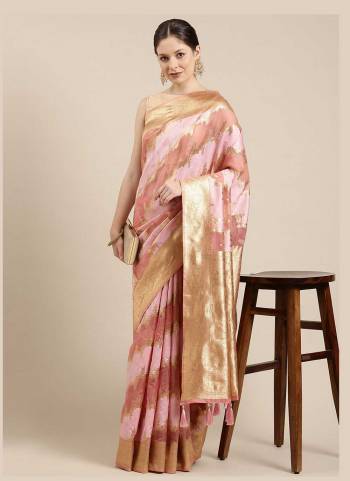 Grab These Party Wear Saree in Fine Colored.These Saree Are Organza And Blouse is Fabricated On Satin Silk.Its Beautified With Weavon Jari Designer Work.