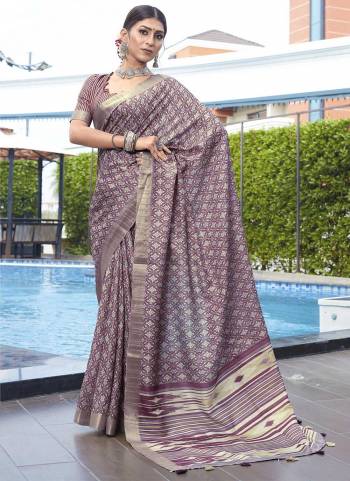 Look Attrective These Party Wear Saree in Fine Colored.These Saree And Blouse  is Fabricated On Banarasi Silk.Its Beautified With Wevon Border Designer With Digital Printed.