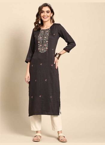 Grab These Beautiful Looking Readymade Kurti.These Kurtis Fabricated On Poly Rayon.Its Beautified With Designer Embroidery Work.