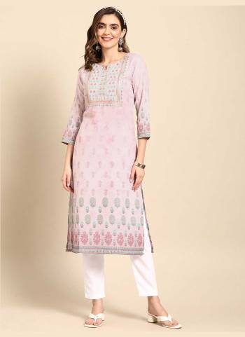 Grab These Beautiful Looking Readymade Kurti.These Kurtis Fabricated On Poly Rayon.Its Beautified With Designer Floral Printed.