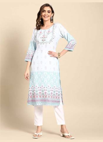 Grab These Beautiful Looking Readymade Kurti.These Kurtis Fabricated On Poly Rayon.Its Beautified With Designer Floral Printed.