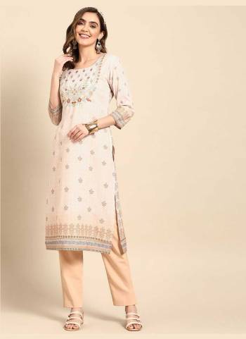 Grab These Beautiful Looking Readymade Kurti.These Kurtis Fabricated On Poly Rayon.Its Beautified With Designer Floral Printed.